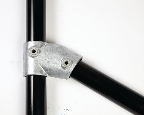 Single Socket Slope Tee 11-30 Degree C229 Size 7(G32) Handrail Fitting, Galvanised