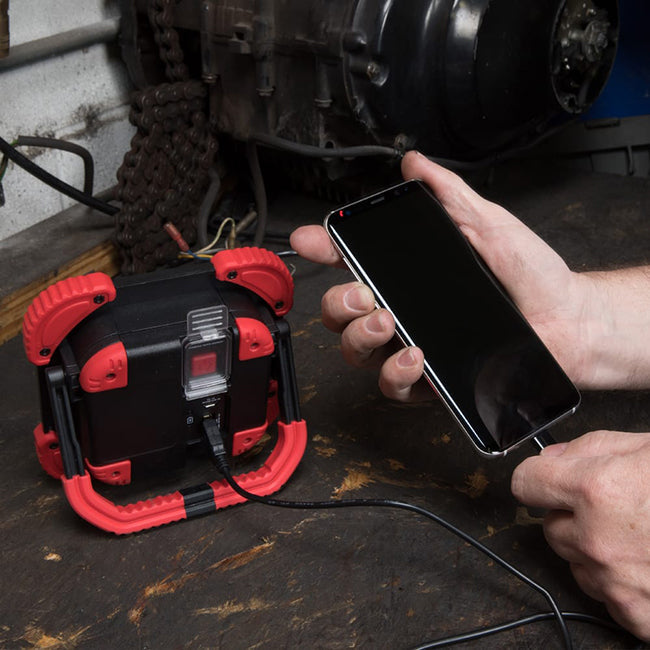 Nebo Tango 750 Lumen Work Light With USB Powerbank