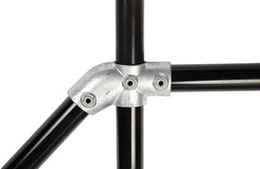 Level to Sloping Down or Up Cross C221 Size 7(G32) Handrail Fitting, Galvanised